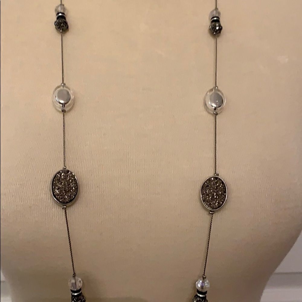 New York and Co crystal necklace
